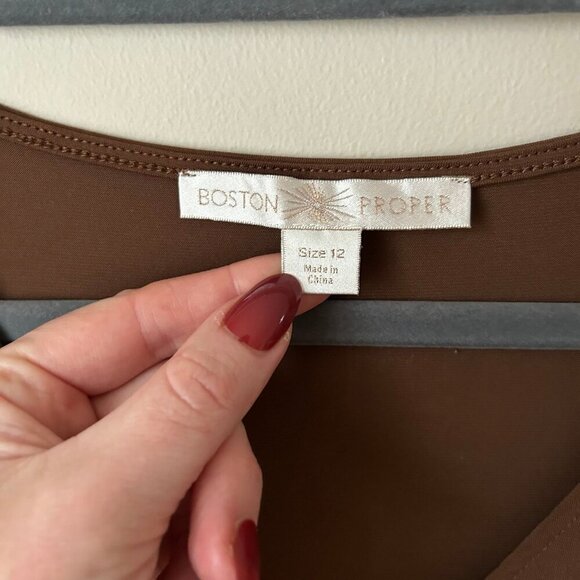 Boston Proper Side Ruched Faux Wrap Dress Brown Short Sleeve V-Neck Women’s 12 - Picture 2 of 5